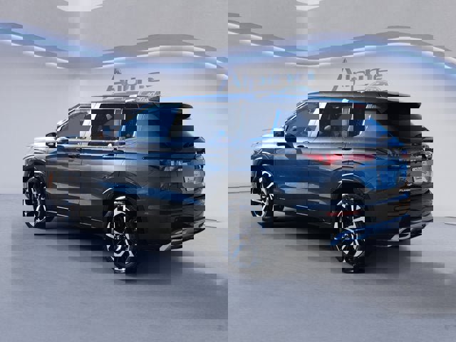 Used 2024 Mitsubishi Outlander SE image 3