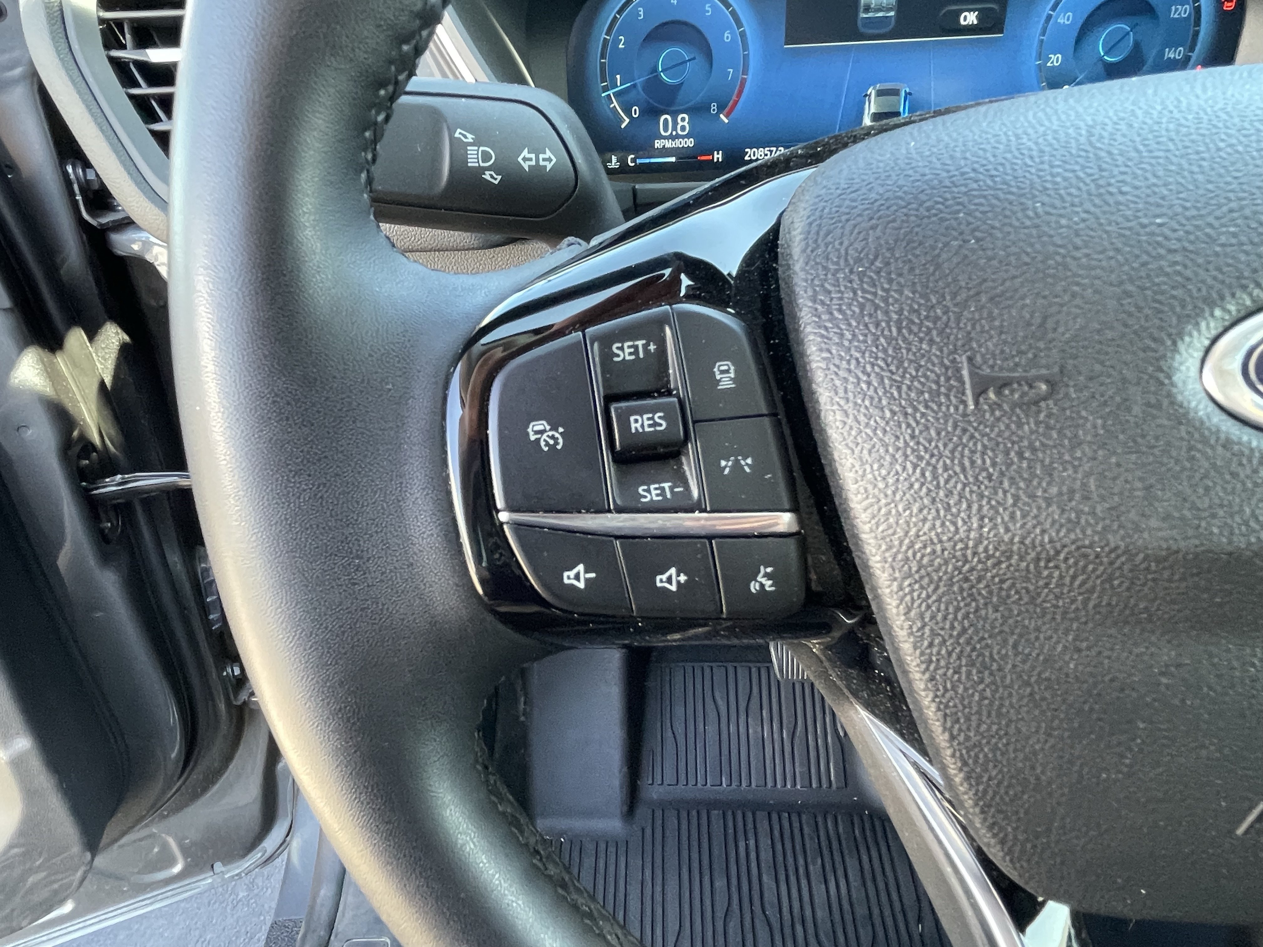 Certified 2025 Ford Escape Platinum AWD/4WD image 16