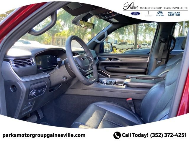 Used 2024 Jeep Wagoneer Series II w/ Flexible Seating Group image 9