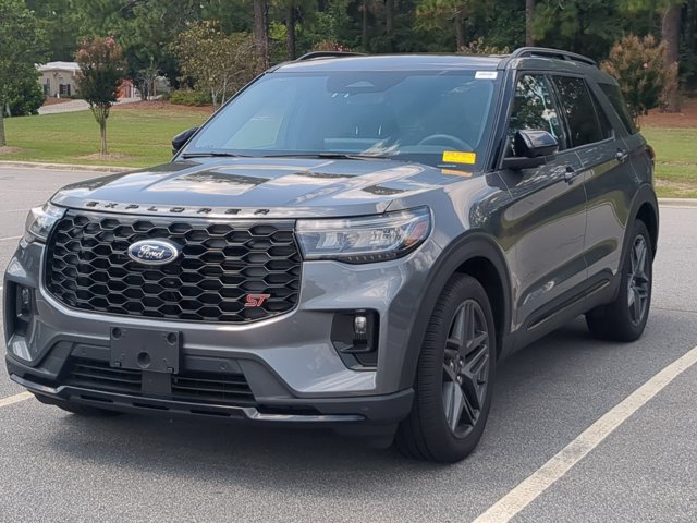 Certified 2025 Ford Explorer ST AWD/4WD image 3