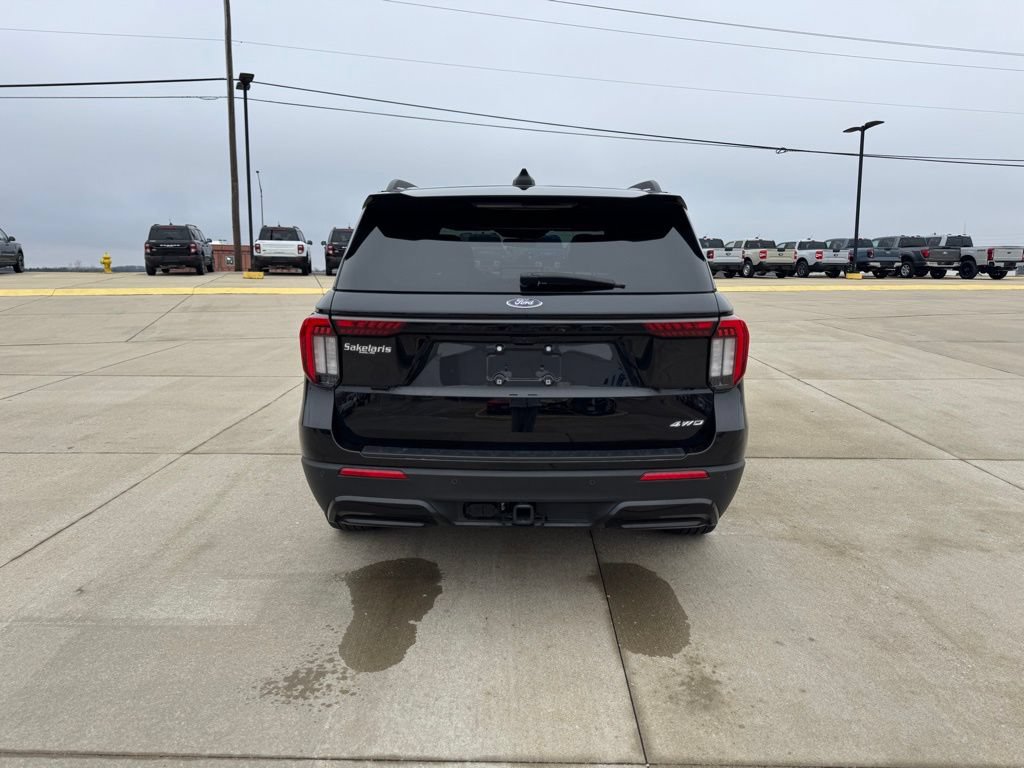 Certified 2025 Ford Explorer ST-Line AWD/4WD image 4