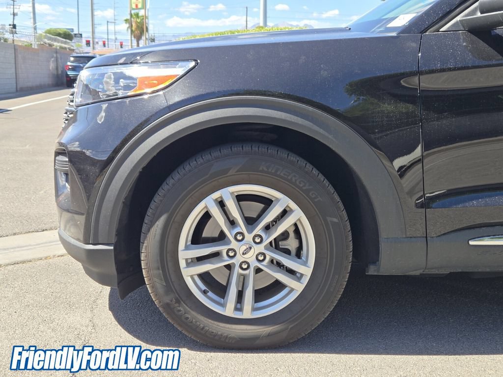 Certified 2023 Ford Explorer XLT RWD image 5