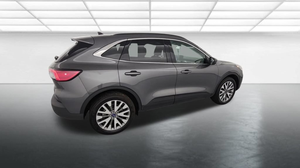 Certified 2022 Ford Escape Titanium w/ Class II Trailer Tow Package AWD/4WD image 9