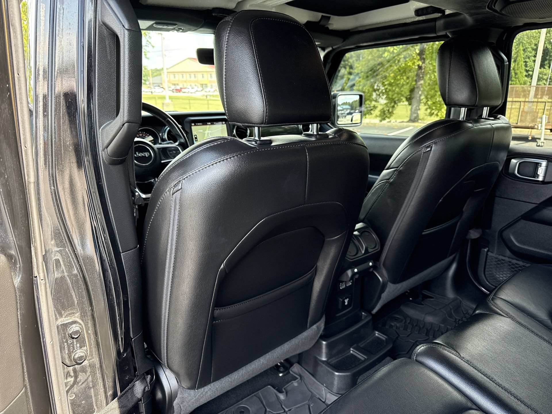 Used 2020 Jeep Wrangler Unlimited Sahara AWD/4WD image 18