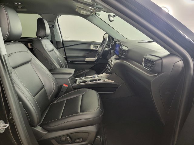 Certified 2023 Ford Explorer XLT w/ Equipment Group 202A AWD/4WD image 19