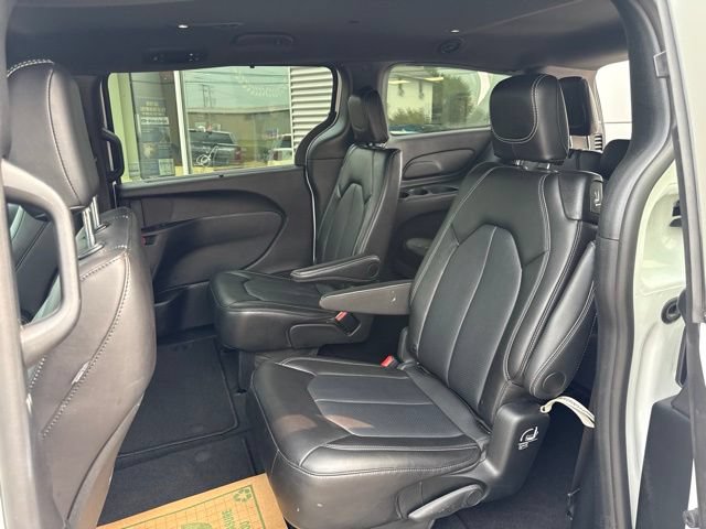 Used 2025 Chrysler Pacifica Select FWD image 40