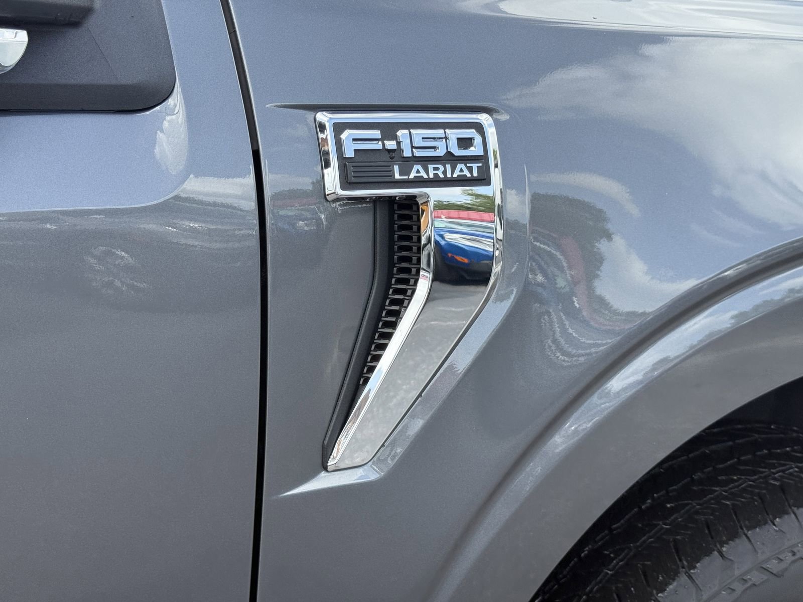 Certified 2025 Ford F150 Lariat w/ Equipment Group 501A Mid AWD/4WD image 13
