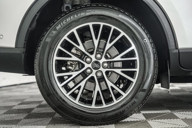 Certified 2024 Ford Escape SE w/ PHEV Premium Package image 20