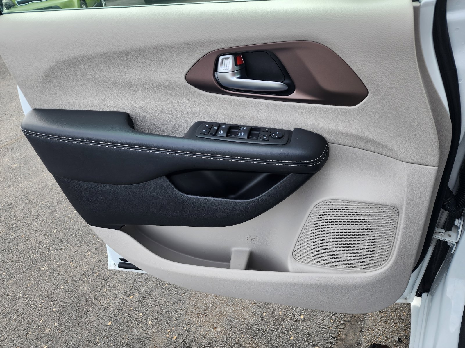 Used 2023 Chrysler Voyager LX FWD image 21