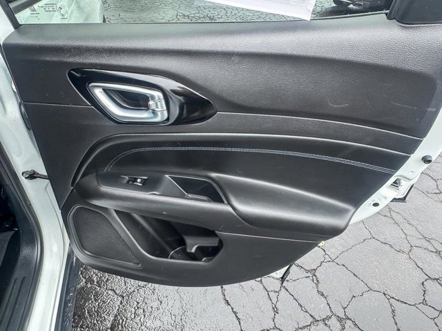 Used 2025 Jeep Compass Latitude w/ Altitude Special Edition image 27