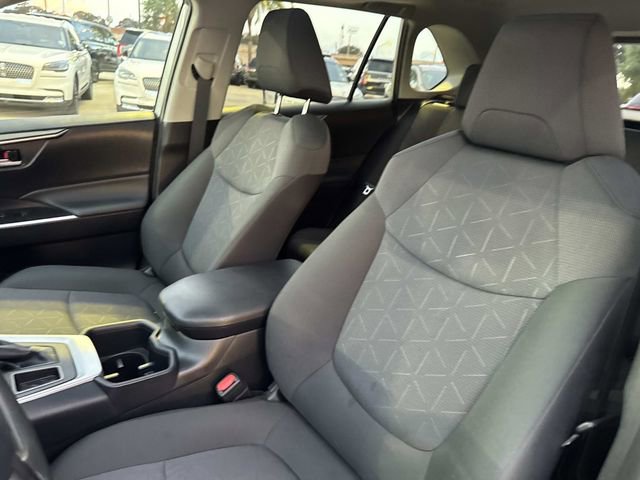 Used 2025 Toyota RAV4 XLE image 17