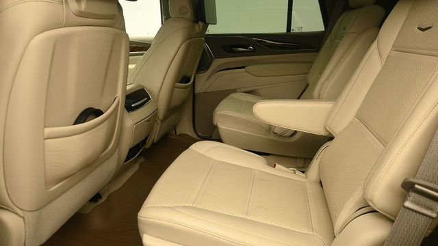 Used 2023 Cadillac Escalade Premium Luxury Platinum w/ Heavy-Duty Trailer Package AWD/4WD image 10