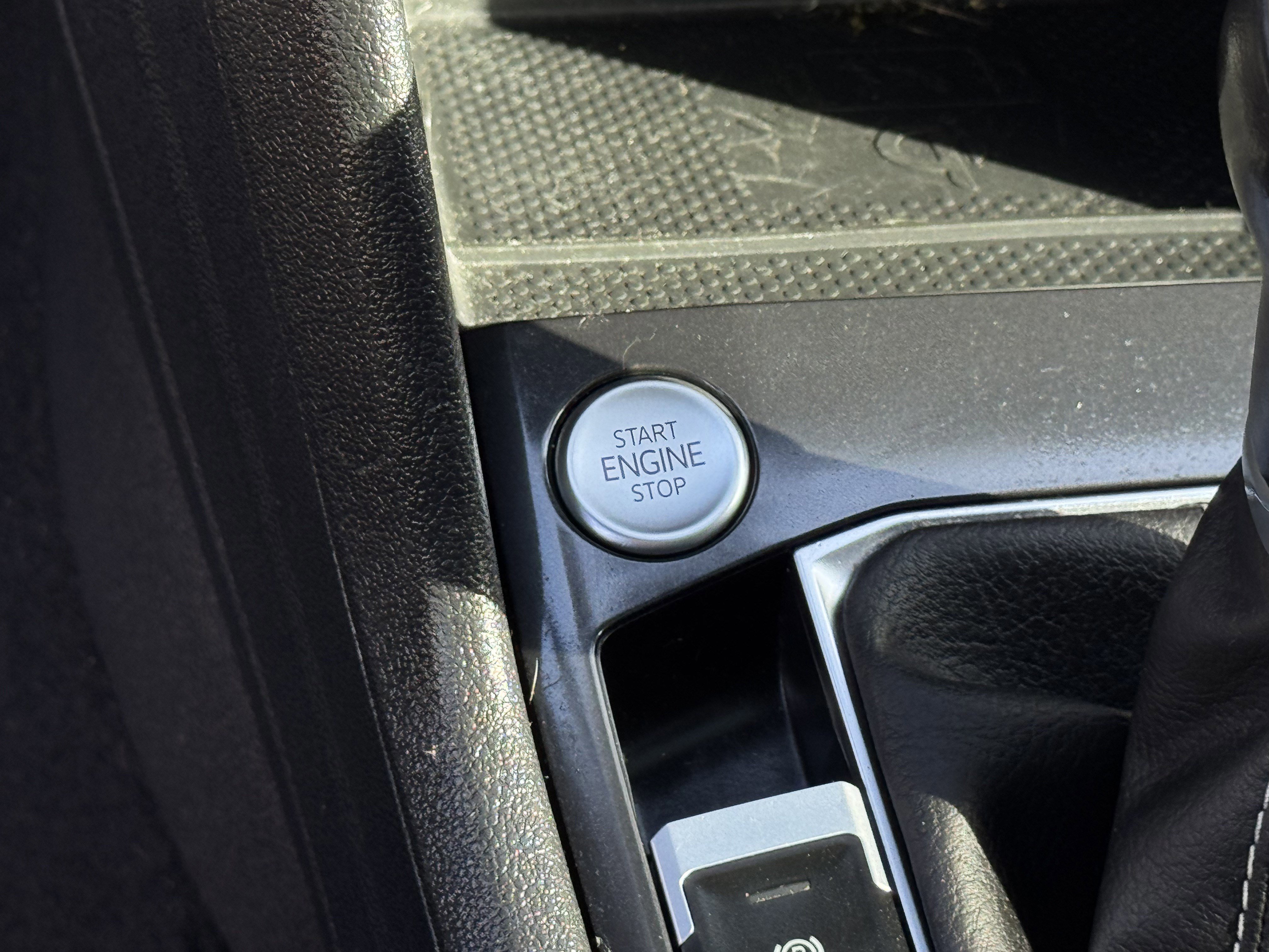 Used 2023 Volkswagen Tiguan SE R-Line image 21