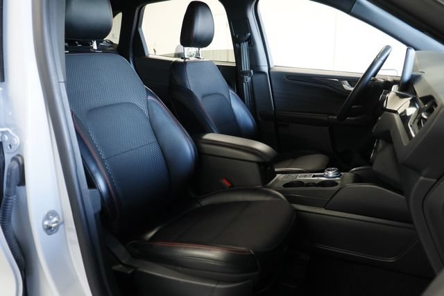 Certified 2025 Ford Escape ST-Line Select AWD/4WD image 24