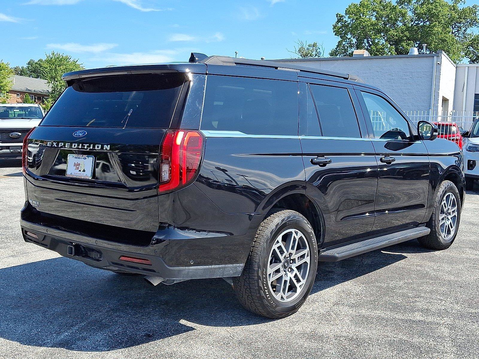 Certified 2025 Ford Expedition Active AWD/4WD image 6