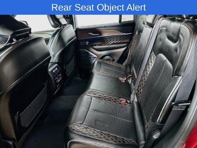 Used 2023 Jeep Grand Cherokee Summit w/ Luxury Tech Group V AWD/4WD image 22