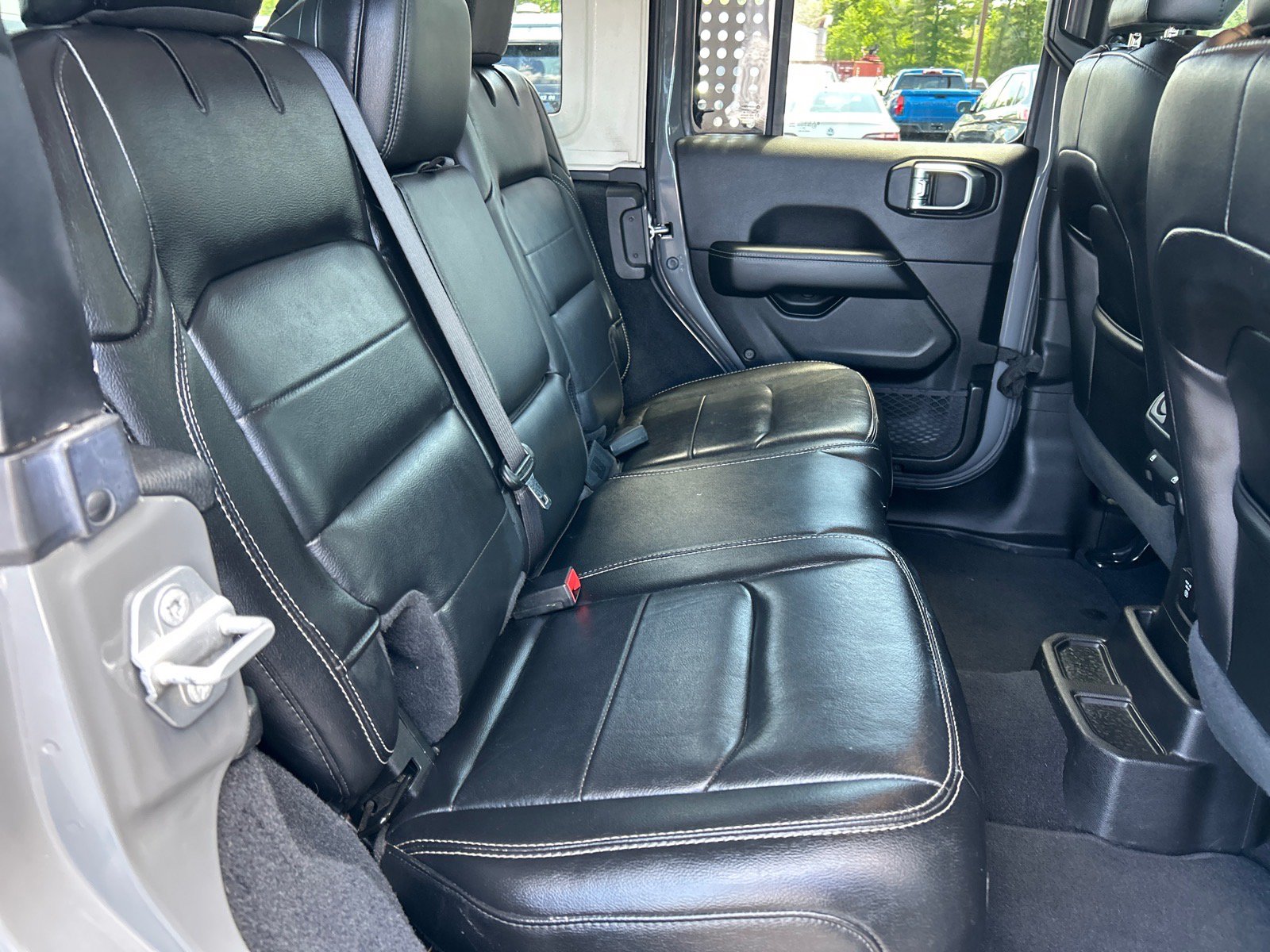 Used 2020 Jeep Wrangler Unlimited Sahara AWD/4WD image 19