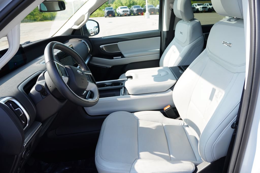 Certified 2025 Ford Expedition Max Platinum w/ Driver's Package AWD/4WD image 16