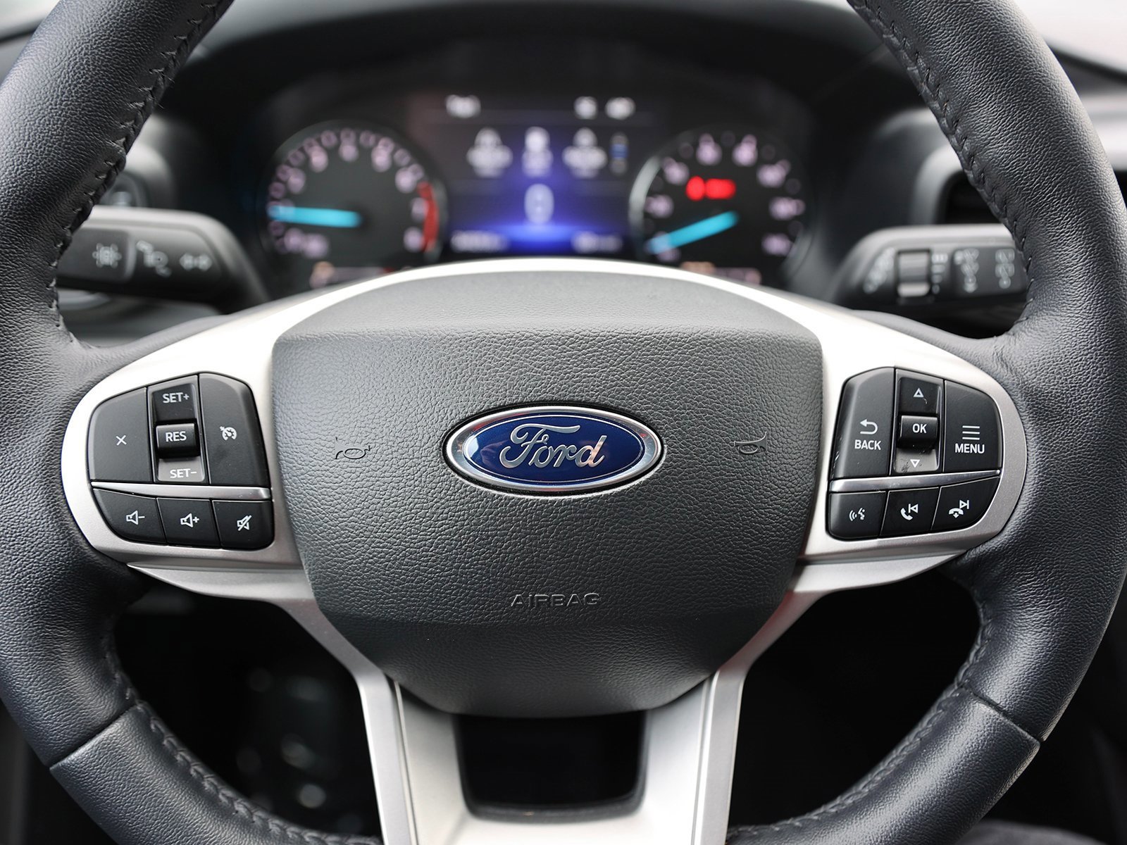 Certified 2022 Ford Explorer XLT w/ Class IV Trailer Tow Package image 38