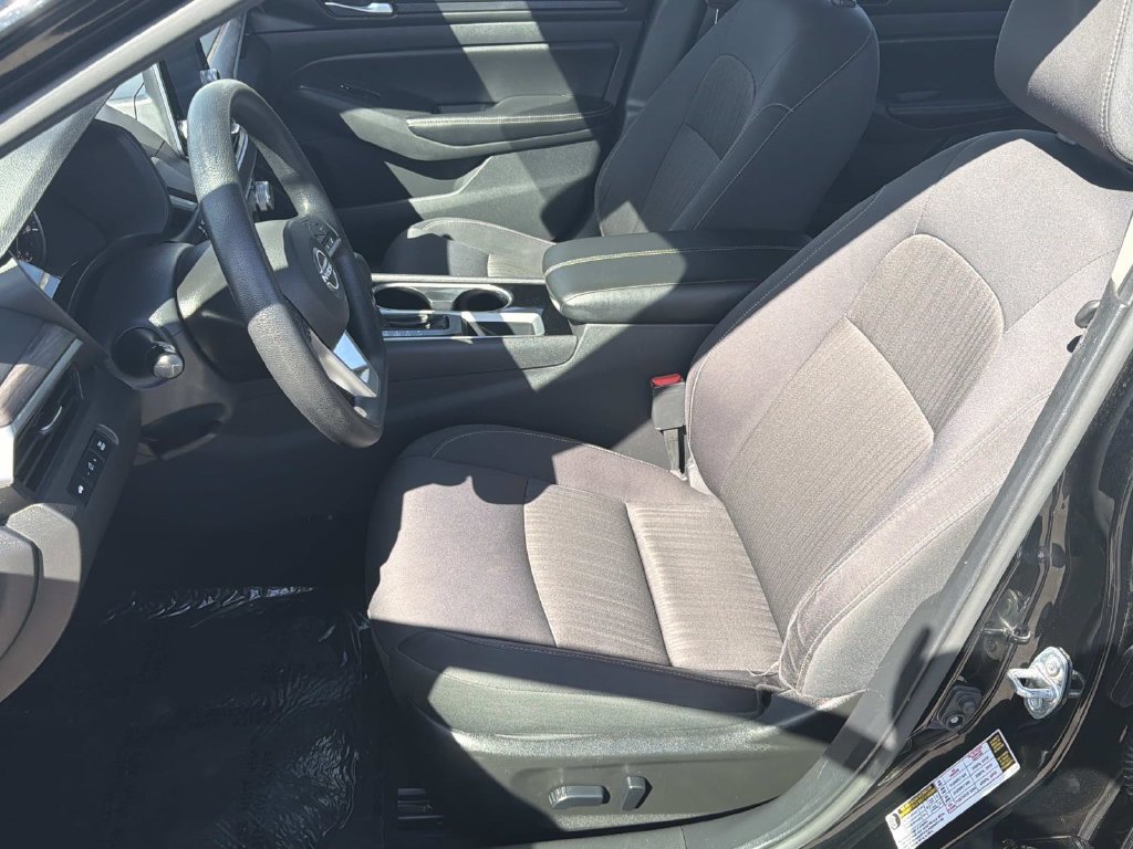 Used 2024 Nissan Altima 2.5 SV FWD image 19