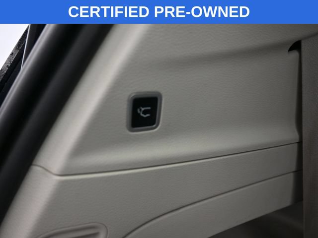 Used 2023 Chrysler Pacifica Touring-L FWD image 7