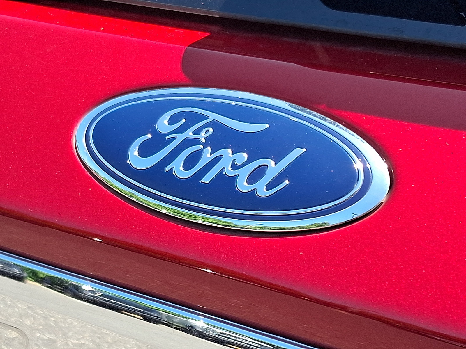 Certified 2024 Ford Explorer XLT w/ Equipment Group 202A AWD/4WD image 31