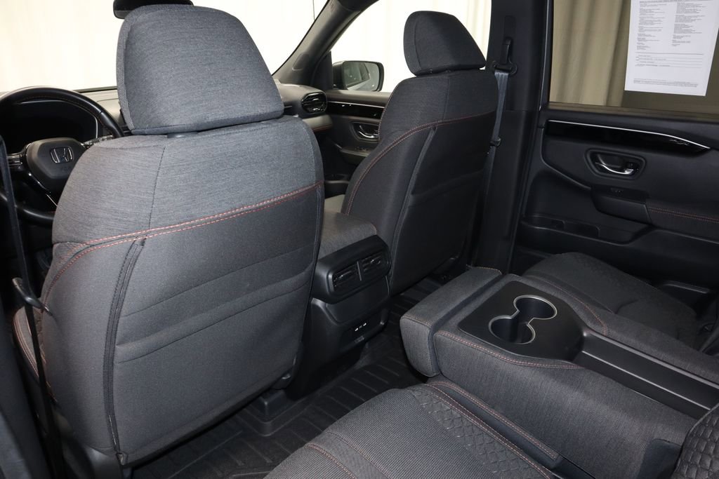 Used 2025 Honda Pilot Sport image 21