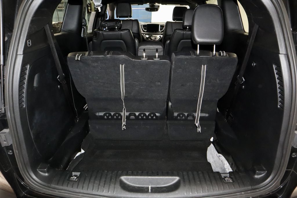 Used 2025 Chrysler Pacifica Select FWD image 13