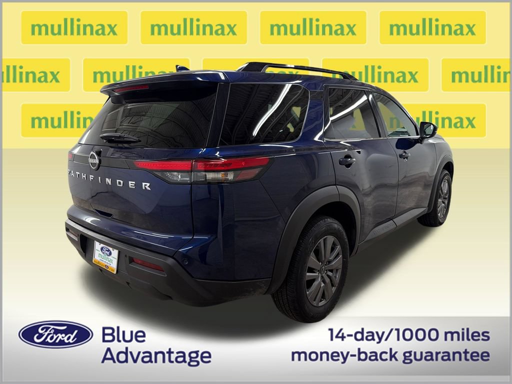 Used 2025 Nissan Pathfinder SV FWD image 3