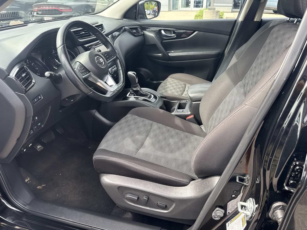 Used 2020 Nissan Rogue Sport SV w/ All-Weather Package AWD/4WD image 18