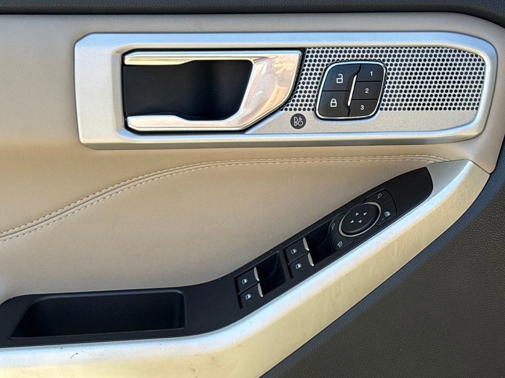 Certified 2021 Ford Explorer Limited w/ Hybrid Equipment Group 310A image 16