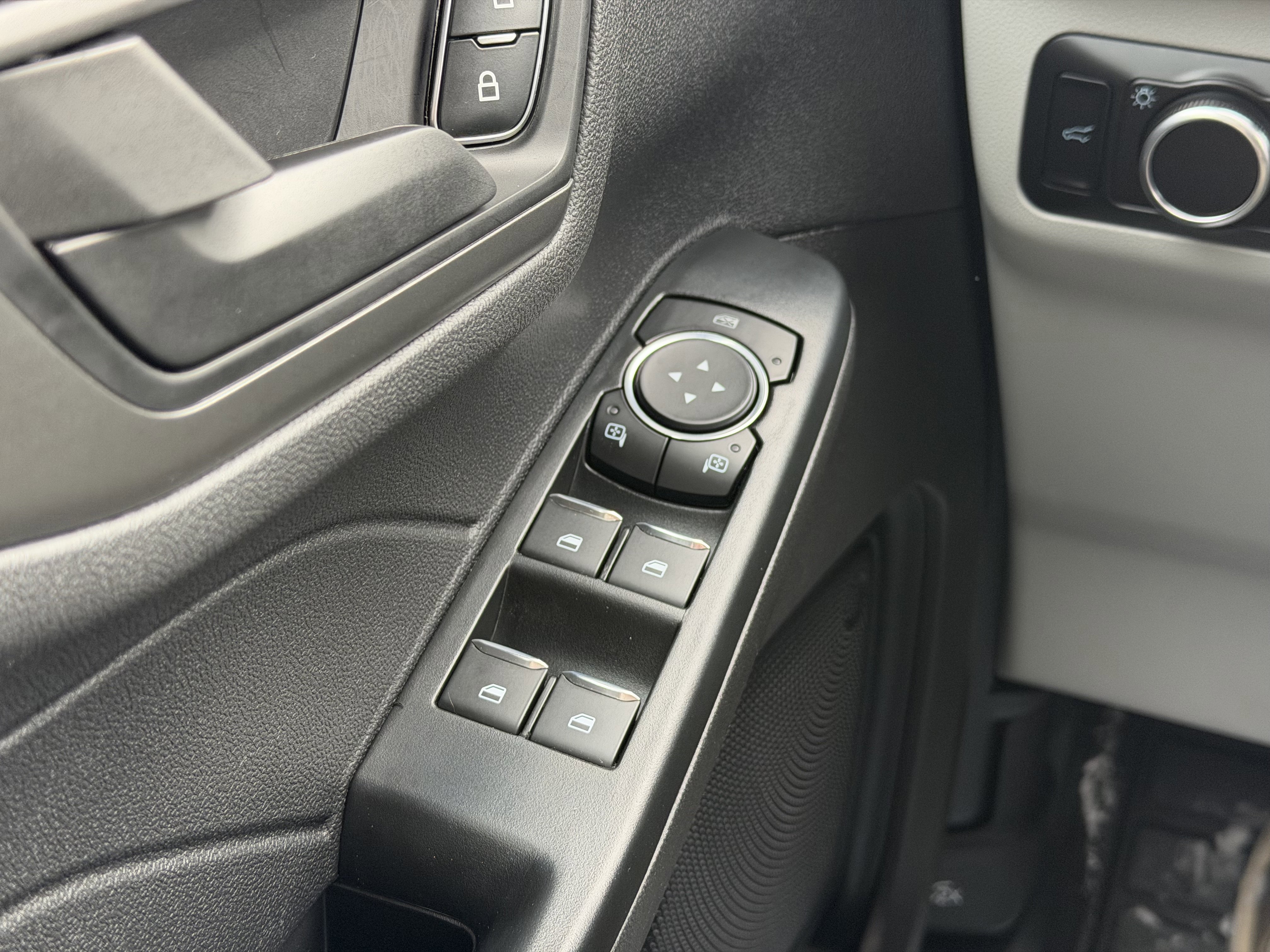 Certified 2025 Ford Escape Active w/ Cold Weather Package image 15