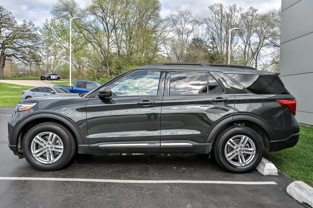 Certified 2023 Ford Explorer XLT w/ Equipment Group 202A AWD/4WD image 3
