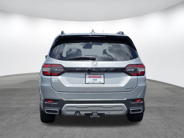Used 2025 Honda Pilot Touring image 5