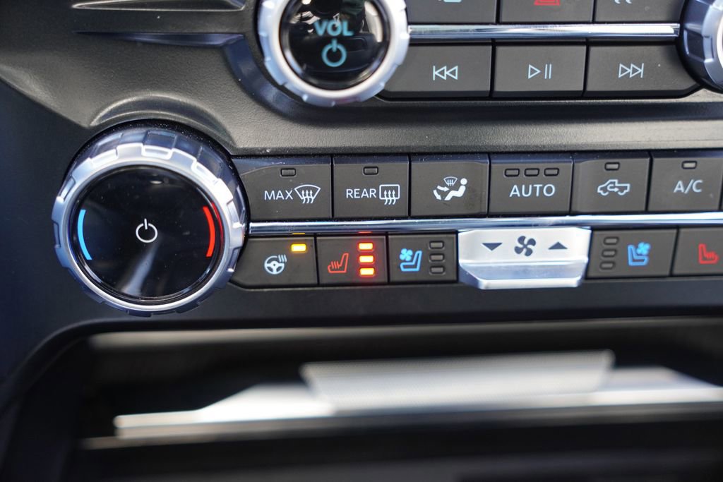 Certified 2025 Ford F450 Platinum w/ FX4 Off-Road Package image 31