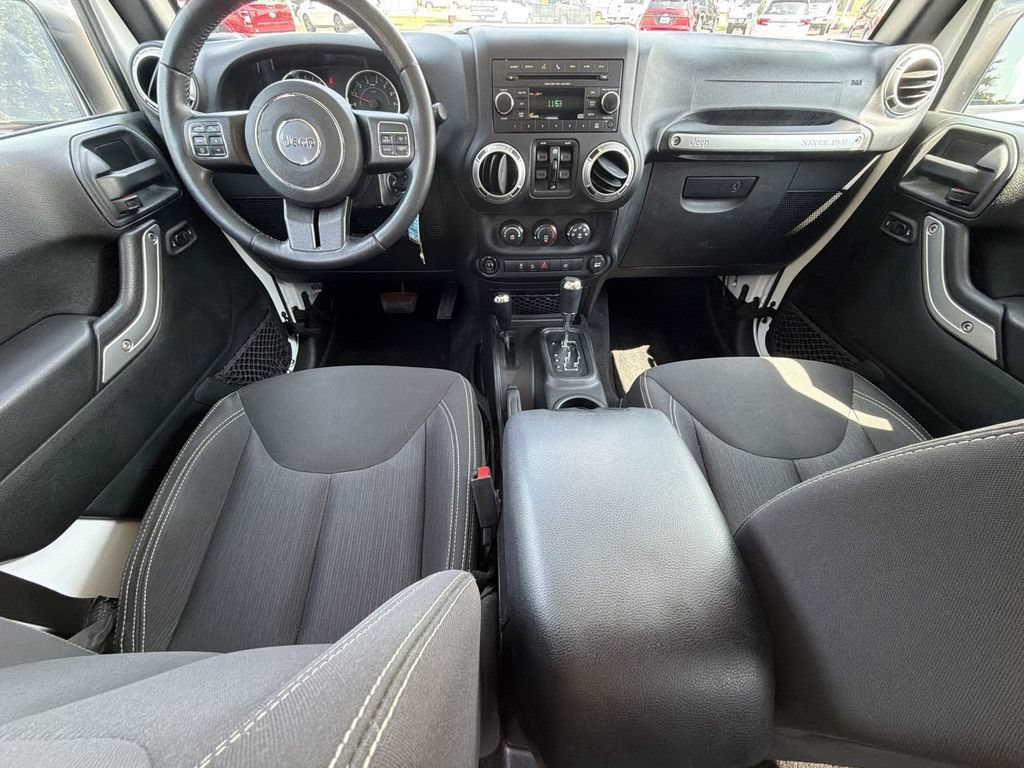 Used 2018 Jeep Wrangler Unlimited Sahara w/ Connectivity Group AWD/4WD image 18