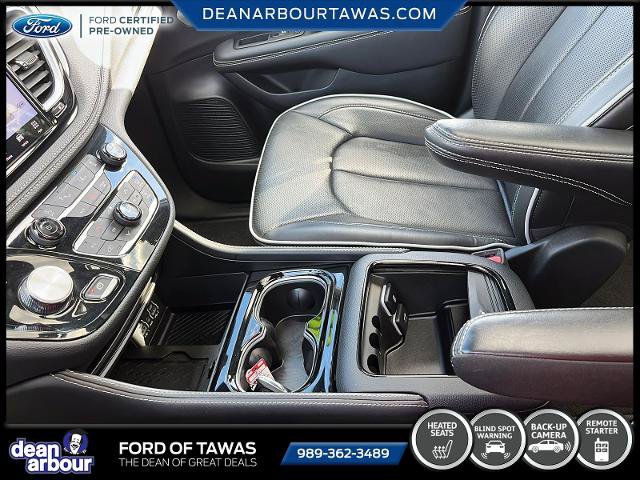 Used 2025 Chrysler Pacifica Limited FWD image 11