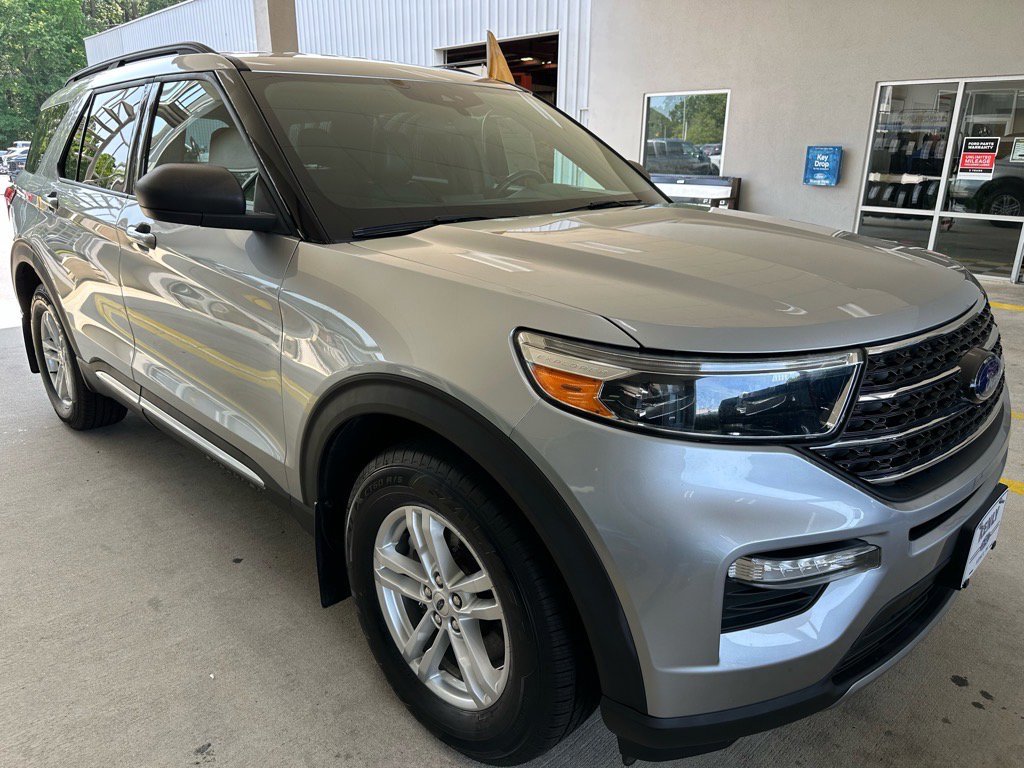 Certified 2020 Ford Explorer XLT w/ Equipment Group 202A image 6