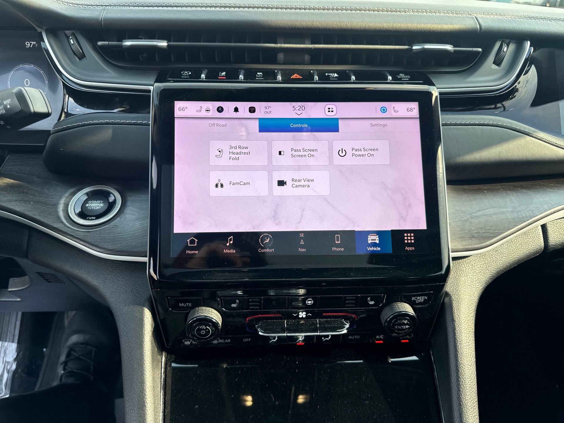 Used 2022 Jeep Grand Cherokee L Limited w/ Black Appearance Package image 27