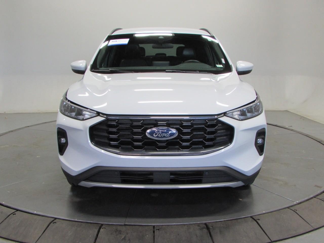Certified 2025 Ford Escape ST-Line Select AWD/4WD image 2