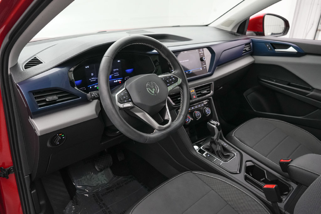 Used 2023 Volkswagen Taos SE w/ Panoramic Sunroof Package FWD image 12