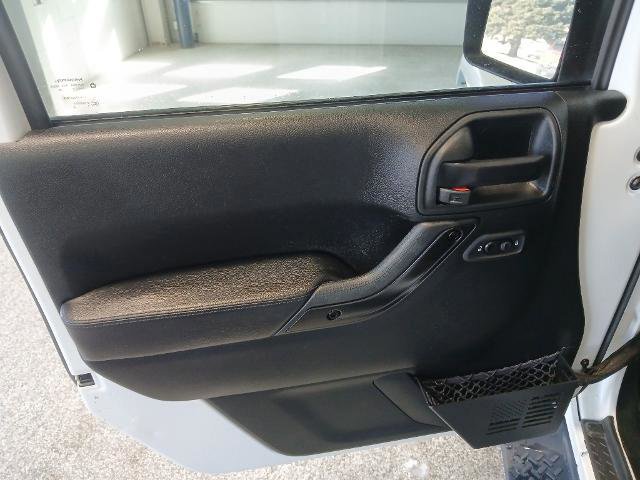 Used 2017 Jeep Wrangler Unlimited Sahara image 12