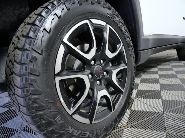 Used 2025 Jeep Compass Trailhawk AWD/4WD image 9