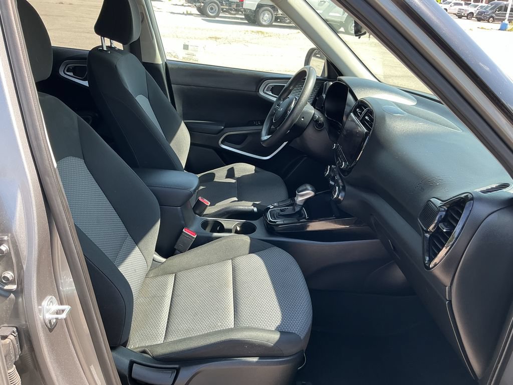 Used 2023 Kia Soul S FWD image 17