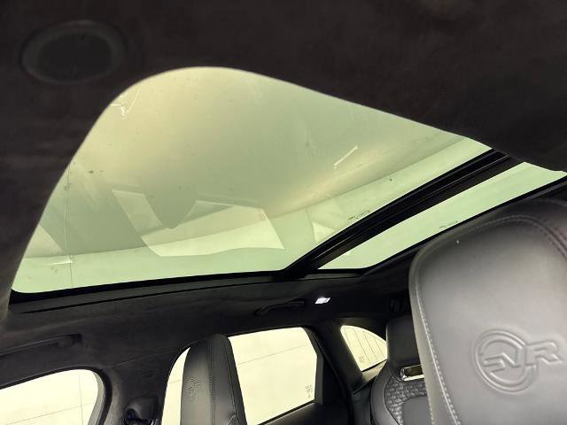 Used 2023 Jaguar F-PACE SVR image 11