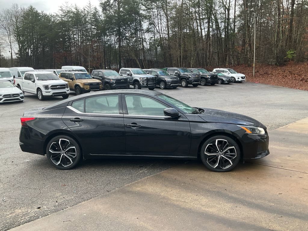 Used 2023 Nissan Altima 2.5 SR image 2