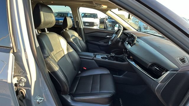 Used 2023 Nissan Rogue SL w/ SL Premium Package image 11