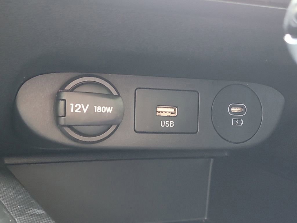 Used 2024 Hyundai Elantra Blue image 21