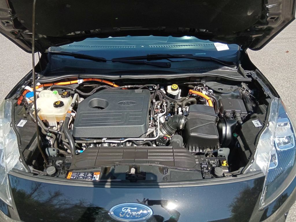 Certified 2020 Ford Escape Titanium w/ Titanium Premium Package 2.0 image 10