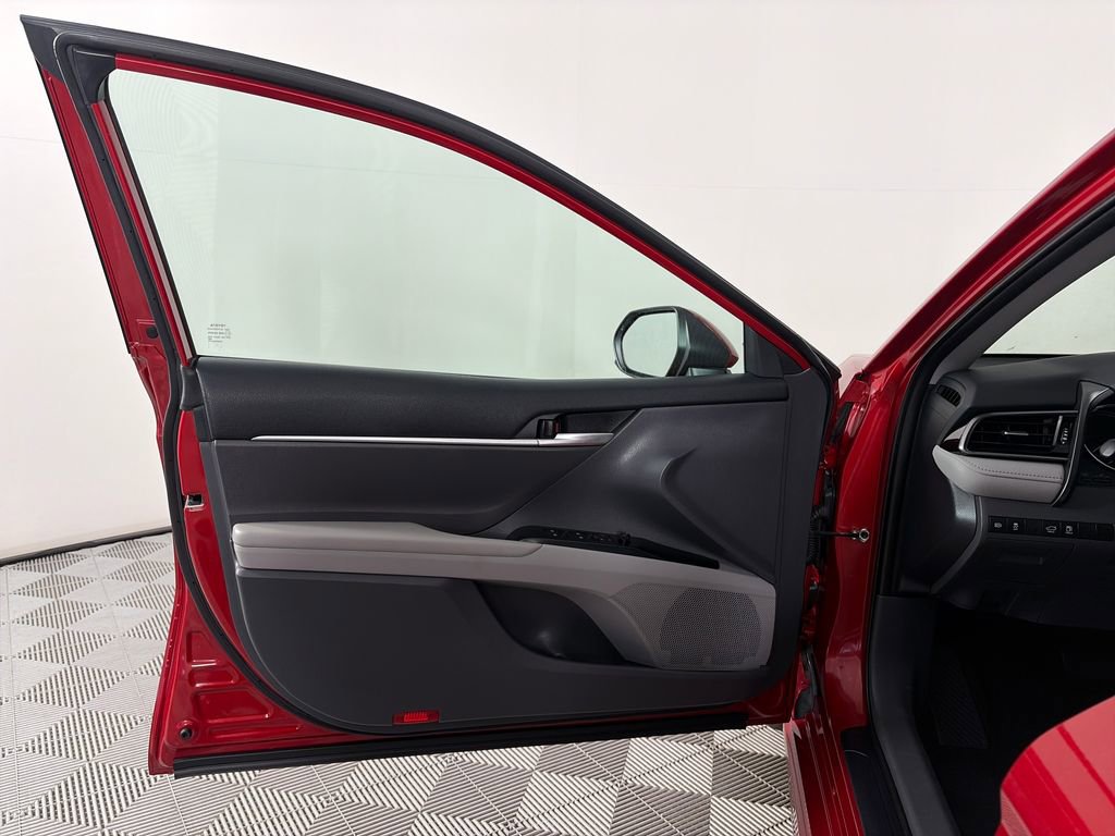 Used 2020 Toyota Camry SE w/ Carpet Mat Package FWD image 10
